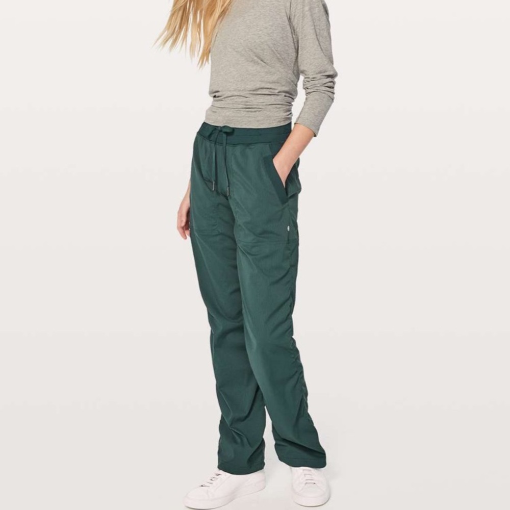 Lululemon Dance Studio Pant III (Regular) *Unlined
Submarine size 4